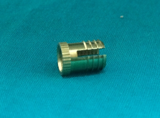 The reversing valve cap insert